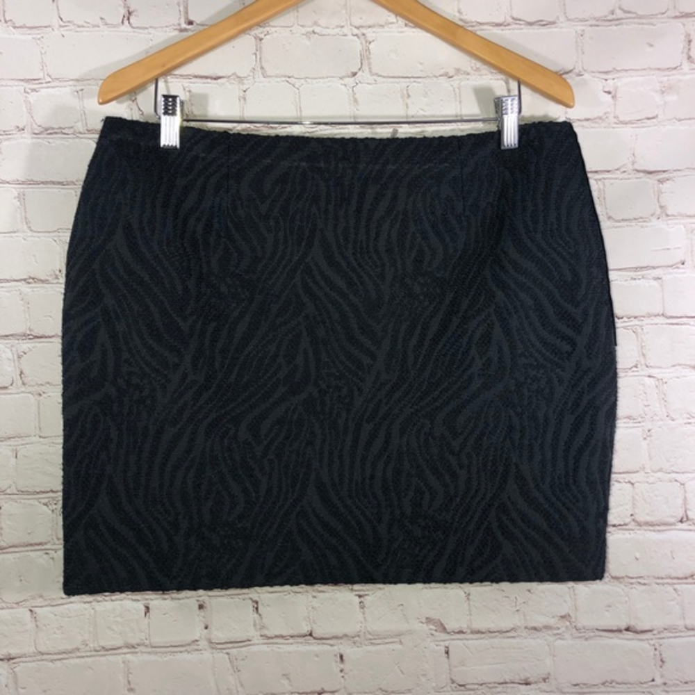 TAHARI‎ Mini Embroidery Skirt